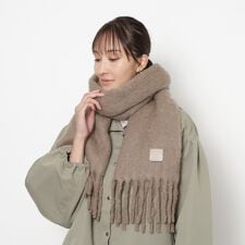 フルラ(FURLA)の【WEB限定 インド製】本革ネーム付き ウール混シャギーマフラー 40×190cm 無地 ロゴ