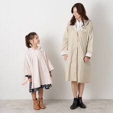 キッズレインコート ポンチョ 収納袋付き 透明窓 ワンポイント ロゴ クリザンテーム ヌネット