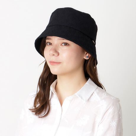 [^:2611371005]fUCRbg[Xgp_炩͋C̃oPbgnbgB̃R[fBl[gɉ邾ŃtF~jvfy߂܂BlR̃^`[ƌA؂€܂B̂镵͋CŁAV[YX^Cɂ҂ȃACełBy|[ & W[iPAUL & JOE ACCESSOIRESjz|[ & W[fUCi[łSophie肪fUC͊ŁAPARy݁Aɂ͕߂ȂC[WuhłBfUČ́ANGC^[łȂełAłޏ̓BRZvgɁgACCESSIBLE LUXURY(ɓ͂ґ)hfƂAÂǂ̃gŉ݂̂fBe[A㕗ɎdグĂ̂łB茳ɏi͂܂AgpɊւ炸AKȉԊmF肢܂B