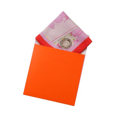 [^:2411651016]Picture PostcardYĂA؂ɂĂA邢͎̂ċĂA|XgJ[h͎Ԃ̒fЂ؂AűP𑨂̂łB܂ŃVÑXJ[tł悤ɁȀuԂ͉iɃC[WƂĕۑ܂BmX^WbNłȂVNȊoĂыN܂B|XgJ[hׂ悤ȁAh}eBbNȃfUC͂̃nJ`łBrrbhJ[Ńg~O邱ƂŁAŜObƈ߂܂BTƂ^b`SnǂARbgTefނłB傫ڂ̃TCYŁAXJ[t̂悤Ɏgp̂IXXByRecollectionsivojz2025NtăRNV́Avo⊴oCXpCAꂽʂȃCibvłBLN₩ȊofUCɗƂ݁A邾ŐShԂ悤ȃXJ[t𑵂܂B□AG銴o܂ŁA̒łӂƂ݂uԂJtɕ\Ă܂Bꂼ̃XJ[tAȂ̎voƃNAVao܂yXEHbVhiSWASH LONDONjz2004 NɃh̖ZgE}[`YŏoSarah Swash ƎRjɂĐݗꂽXJ[tuhBFʂ؂ɂnhh[COEnhyCgŁÃ[AƎR̃`[tx[XƂSӂ錶zIȗBꖳ̃fUĆA܂ŊGĂ邩̂悤Ȕ킹Ă܂BɔzCNWFbgvgŐ삵AEl̎DɂĎdグĂ܂Bt@bṼANZgƂȂA_Őꂽ{̃XJ[tĂ܂Bi͂܂AgpɊւ炸AKȉԂmFBY␶YߒAiTCYdʂɌ̍ꍇ܂B܂AuɂƂł̑̂߁Ǎ덷ꍇ܂̂łB