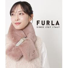 フルラ(FURLA)のベルト付きフェイクファーマフラー 13×88cm アーチロゴチャーム付き