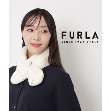 フルラ(FURLA)の【洗える】リボン風フェイクファーマフラー 8×76cm アーチロゴチャーム付き
