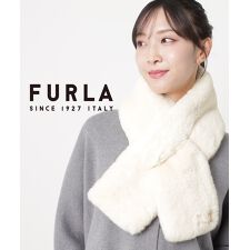 フルラ(FURLA)の【洗える】ボリュームフェイクファーマフラー 15×105cm アーチロゴチャーム付き
