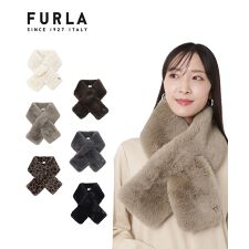 フルラ(FURLA)の【洗える】ボリュームフェイクファーマフラー 15×105cm アーチロゴチャーム付き