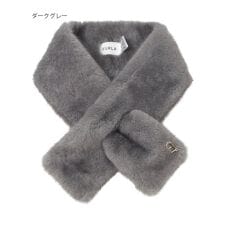 フルラ(FURLA)の【洗える】コンパクトフェイクファーマフラー 7×76cm アーチロゴチャーム付き