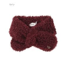 フルラ(FURLA)の【洗える】リボン風フェイクファーマフラー 8×76cm アーチロゴチャーム付き