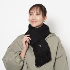 フルラ(FURLA)の【WEB限定】ウール100％紡毛厚手ストール 60×190cm 無地 アーチロゴチャーム付き