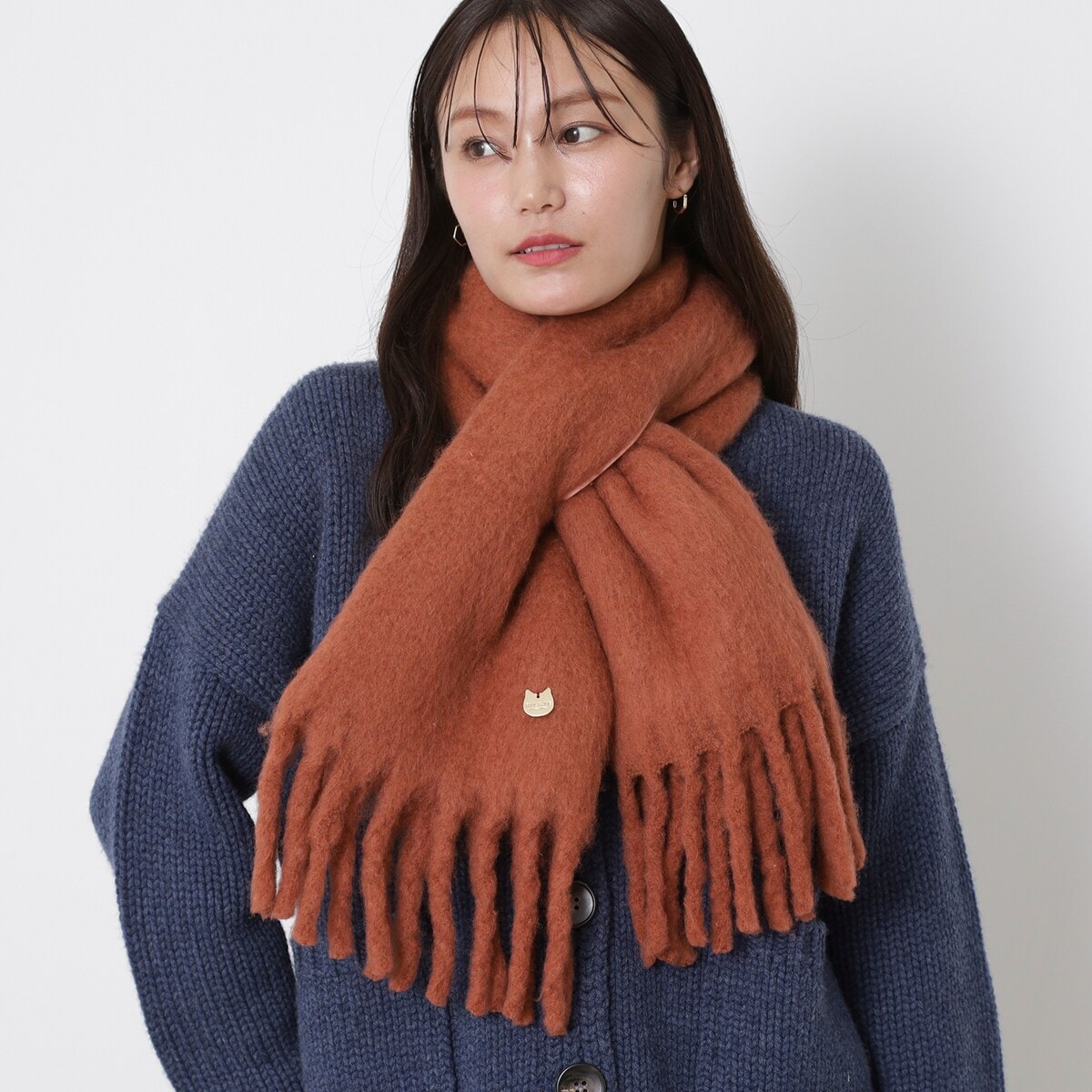 ポン付きフェイクファーマフラー 15×85cm ロゴチャーム付き