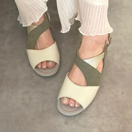 [^:BPE7112]ّfރRrT__vEsbOU[gpT_ܐݍނ悤ȃxgOɊɂS̃z[hłB򊴂ƃ}bĝّfނ킹A؂₩ƗoBobOxg̓TbƗĂƂɂ҂tBbg܂BOZ[́uBPE1720ṽ\[gpĂ̂ŗ₷A₷͂nt芴̂tbg\[ŕ₷ɂSnӂӂAӂӂ̃C\[̕Sy܂Buu[̃T_͏_炩ƗSnɂiɂȂĂ܂B