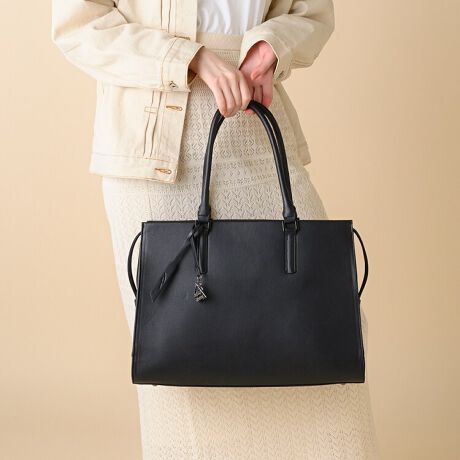 [^:11753]yTCYzA4TCỸt@C]TēTCYB13.3C`PC[\łB傫g̗ǂTCYŁAA4t@CPCIɎ^ԕɂ߁BA4t@CTCYFW23~H30.5~D1.5cmŌvPCTCYFW31~H22~D2.5cmŌvy@\zȒPȂ̂ɂꂢɐڂłĎgǂAXgXm炸Ȏ[ڎw܂BEPC|Pbg13.3C`PC[\Ȏ[Xy[Xɂ́A_炩XG[hfނgpBfނ̃tbvtĂ܂BEMe Strap~1pXP[XȂǂ̏tbNŌqĂL[XgbvBobO̒̂cJɎtĂg܂BEI[v|Pbg~2AbV|Pbg~3ׂȂ̂̎[ɕ֗łBEybg{gz_[~1ybg{g܂ݎPȂǂ𗧂ĂĎ[ł܂BgȂƂ̓{^𗯂߂ăRpNgɐ܂ނƂł܂BEyz_[~2E~1ÔłtBW&.Day/NightIWĩbZ[WĂ܂BOENapping pl.~1X}[gtHȂǕpɂɏoꂷ鏬Ă[Xy[XBPCX[uƓlɏ_炩XG[hfނgpBE|Pbg~1ɃI[v|Pbg~2tBE}Olbgtbv~1wʑ̓}OlbgtbvɂȂĂāAobO{̂̉וt@Xi[JɎoƂł܂ByfށzƊƎg₷𗼗邽߂ɁAyĈ₷vgpB}bgŎRȃV{fފłB{vɔׂČyAɔGꂽƂ̃V~Ȃǂłɂ̂ŁAǂ肵܂̓J̓łSłB≘ꂪtۂ́A_炩zŐ@ĂBShł͂܂̂łӂB点ỉ摜͓W̂̂gpĂAۂ̏iƎdlF኱قȂꍇ܂BĂ郂j^[ɂĂۂ̐FƑقȂꍇ܂B܂A\ȂdlύXꍇ܂̂ł܂Byîm点z̏i2024N21牿i{Ă܂B͂鏤iɂĂ^Oȉꍇ܂ݕ\ĂTCg\i̔iłB\߂܂悤A肢\グ܂B