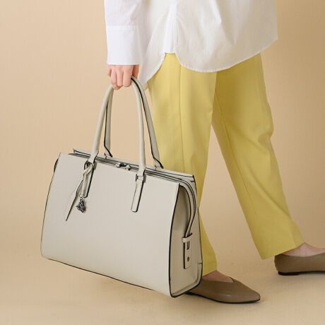 [^:11753]yTCYzA4TCỸt@C]TēTCYB13.3C`PC[\łB傫g̗ǂTCYŁAA4t@CPCIɎ^ԕɂ߁BA4t@CTCYFW23~H30.5~D1.5cmŌvPCTCYFW31~H22~D2.5cmŌvy@\zȒPȂ̂ɂꂢɐڂłĎgǂAXgXm炸Ȏ[ڎw܂BEPC|Pbg13.3C`PC[\Ȏ[Xy[Xɂ́A_炩XG[hfނgpBfނ̃tbvtĂ܂BEMe Strap~1pXP[XȂǂ̏tbNŌqĂL[XgbvBobO̒̂cJɎtĂg܂BEI[v|Pbg~2AbV|Pbg~3ׂȂ̂̎[ɕ֗łBEybg{gz_[~1ybg{g܂ݎPȂǂ𗧂ĂĎ[ł܂BgȂƂ̓{^𗯂߂ăRpNgɐ܂ނƂł܂BEyz_[~2E~1ÔłtBW&.Day/NightIWĩbZ[WĂ܂BOENapping pl.~1X}[gtHȂǕpɂɏoꂷ鏬Ă[Xy[XBPCX[uƓlɏ_炩XG[hfނgpBE|Pbg~1ɃI[v|Pbg~2tBE}Olbgtbv~1wʑ̓}OlbgtbvɂȂĂāAobO{̂̉וt@Xi[JɎoƂł܂ByfށzƊƎg₷𗼗邽߂ɁAyĈ₷vgpB}bgŎRȃV{fފłB{vɔׂČyAɔGꂽƂ̃V~Ȃǂłɂ̂ŁAǂ肵܂̓J̓łSłB≘ꂪtۂ́A_炩zŐ@ĂBShł͂܂̂łӂB点ỉ摜͓W̂̂gpĂAۂ̏iƎdlF኱قȂꍇ܂BĂ郂j^[ɂĂۂ̐FƑقȂꍇ܂B܂A\ȂdlύXꍇ܂̂ł܂Byîm点z̏i2024N21牿i{Ă܂B͂鏤iɂĂ^Oȉꍇ܂ݕ\ĂTCg\i̔iłB\߂܂悤A肢\グ܂B