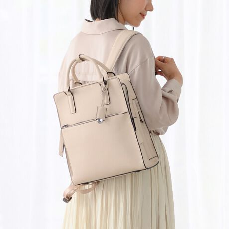 [^:15161]łL~́A閡B莝ƃbNA2ʂ̎ł邨dbNB`ꂵɂv̗pBXNGAŃV[vȃVGbgƁAnhobÔ悤ȍ̂fBeB[ŁAWPbgȂǂ̂ƕłLCɎĂ܂BAJWAȂmłBobÕV[vȃfUCŃLbƈ߂̂ŁAbNłJWA_Eۂh܂BbNō킹̂u݌ɃfUCgbvXv̓ÃobOȂu莝vƁuЕ|vőfGɎgƂł̂ŁAmɍ킹čQĂăobOςȂ...ȂĂƂł܂ByTCYz11.0C`^ubgB5TCY̎蒠Ag̉̂̂Ƃٓx̏߂ȃTCYB udA4TCY͕svȂ̂ŁA킢Ă鏬߂̃bNvƂAu傫ȂĂ̂ŁAIItpŎg郊bN~vƂɂ߂łB ^ubgTCYFH26~W20~D1cmŌv y@\zȒPȂ̂ɂꂢɐڂłĎgǂAXgXm炸Ȏ[ڎw܂B E^ubg|Pbg11.0C`̃^ubg[\BSĎ^ׂ悤A|Pbg͏_炩XG[hfނgpĂ܂BEMe Strap~1pXP[XȂǂ̏tbNŌqĂL[XgbvBobO̒̂cJɎtĂg܂BEV[X[|Pbg~1t@Xi[t̒gČ֗ȃ|PbgBEI[v|Pbg~2ׂȂ̂̎[ɕ֗łBE{gz_[~1ybg{g܂ݎPȂǂ𗧂ĂĎ[ł܂BgȂƂ̓{^𗯂߂ăRpNgɁBOENapping pl.~1X}[gtHȂǕpɂɏoꂷ鏬Ă[Xy[XB|Pbg̕tĂȂ̂ƂAƂ܂ĂƂƂɕ֗łBEtg|Pbg~1iɃI[v|Pbg~1t)yfށzꂢ߃ItBXR[fɍ킹ăGKgɎĂ悤AvgpB{vɔׂČyAɔGꂽƂ̃V~Ȃǂłɂ̂ŁAǂ肵܂J̓łSĎ^ׂ܂B≘ꂪtۂ́A_炩zŐ@ĂBShł͂܂̂łӂByJ[z݂悭dX^Cɍ킹₷AjAXJ[葵܂B点ỉ摜͓W̂̂gpĂAۂ̏iƎdlF኱قȂꍇ܂BĂ郂j^[ɂĂۂ̐FƑقȂꍇ܂B܂A\ȂdlύXꍇ܂̂ł܂B