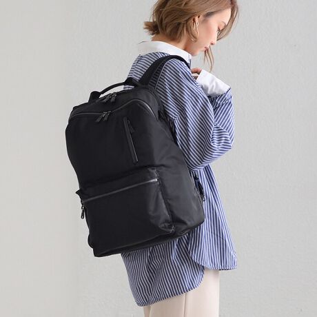 [^:15278]o~}}̂߂̒ʋ΃bNuPokkesv25LeʃfVoIo^o^Ȓ́A~J^B }`^XNȂȂ̏o΂łA~́AoBƂΕۈ牀̑}A}̂ǂƕۈ牀p̉וBu肪ӂĂ鎞ƕKvȕƂ肾EEEIv|bPXV[ÝA}}̃AȐW߂č܂BXȌڂ̃bNɊO|Pbg|Pbgӂ񂾂ɔzuĂ̂ŁAbNx낳ȂĂAgוɃANZXł܂BdbNƂĂ̂ƌۂAJWAȕɍ킹₷悤ȁA肵ȂVGbgɂ܂BIłItł₷Aꂢ߃}`ȃbNTbNłB25LTCÝAԃTCYii:15277jɔׂĂȂ8LeUPI̎̉וɃvXāAqǂ̂ւ2`3₨ނ|[`ۂƓĂ܂eʃTCYłI͎qǂB̂߂ɊJĂ̂ŁAו͂ł邾wĂ܂ƎvĂo~}}ɂ҂̃ACełBlC̕t|VFbgAv]ɂď傫߂ȃTCYł肵܂BƂ}`Aybg{g}ĂƂ\łByTCYz B4TCỸt@C15.6C`PC[\B ^PCAו傫obOT̕ɂ߂łBB4t@CTCY:W38~H27cm PCTCYFW38.5~H26.5~D2.7cmŌv  y@\z uAȒPɎoEEEvւ̂Bʋ΃}}ւ̃qAO琶܂ꂽu珕v|Pbg̐XBAȏʂłׂ̍Ȃ莖ɂ܂ŁAЂƂЂƂ܂B@\t̂傢||VFbgMdi𕪂ĐgɒĂ֗ȃ|VFbgBԂMdič~肽ƂAȂǂł劈B傫߂̃TCY~I̐ɂāAybg{gƑ}Ă悤ȁA傫߂̃TCYł肵܂B|VFbgTCYFW17~H21cm[i̓nbN|PbgɓĂ܂B|PbgeBbVp|PbgɎo悤|PbgeBbV|Pbg܂Bo[W|PbgTCY傫ȂAg₷Abvf[gBeBbV̌ɂ̓rj[fނł\ȊȈՃS~Xy[Xƃ}`|PbgB{gz_[|܂ZbeBOłXibvǉB{gz_[ƂĂłȂAȈՓIȂݔƂĂg܂BnbN|PbgbN㕔̃fbhXy[XpV[X[|PbgBgbṽt@Xi[ANZXłāAו̏oX[YłBt̃|VFbgۂ܂TCYłBtgt@Xi[|Pbgtg|Pbg̓ɂ̓|Pbg3BЈ؂ۈ牀̃ZLeBIDJ[h̒ʒuɂĂ΁Ał炸Ɏo܂BNapping pl.~1 X}[gtHȂǕpɂɏoꂷ鏬Ă[Xy[XBnɂ͏_炩XG[hfނgpB bNw܂܂ło悤Awʂɐݒu܂BZLeBtbNO|Pbg̈ɂ̓ZLeBtbN܂B]ԂŌɏ悹q񂪂JĂ܂̂h܂BEPCX[u15.6C`PC[\ȕʋC̎[Xy[X͒[q̌ǂtbvtŁAJ̓SBtbvɂUSB⃂oCwifiȂǂ̎ӃANZT[ł|PbgIEMe Strap~1 pXP[XȂǂ̏tbNŌqĂL[XgbvBobO̒̂cJɎtĂg܂B E}`t|Pbg~2Eyz_[~1 Et@Xi[|Pbg(O)~1ЎłJ₷ct@Xi[dlBdԂoXȂǂŃbNOɕ֗Ȉʒuɔzu܂BETCh|Pbg~2ybg{g܂ݎP[\B[߂ɃfUCĂ̂ŃhN{gĂĂuۂv܂BEZbgAbvxgV_[xg̒𒲐ƂA]xgvvȂfUCɂȂĂ܂Byfށz yH{ꂽ򊴂̂iCcCfނgpBShł͂܂̂ŁAӂByJ[z Ԃ̃ubNƁA݂悭dX^Cɂ킹₷jAXJ[ł̂łB点BȅƖ̊֌WɂAۂFقȂČꍇ܂B܂AĂ郂j^[̊ɂĂۂ̐FƑقȂꍇ܂B\ȂdlύXꍇ܂̂ł܂B