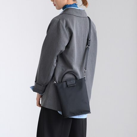 [^:15181]Ȃ̗~I`ɁBTĂȂȂȂAu|Pbg̃tbg|VFbgv̓ołBcMTGA`^CAqɐ₨͂Aq̑ΉWł̐ڋqȂǁEEE݂Ȃ܁AЂ̎Гړ邱ƂāA\܂񂩁Hz⌮Ȃǂ̋MdiA蒠AyAnT~tⳂȂǂ̕AГX}zAZLeB[J[hIDJ[hB̂܂܂ƂACeɉāAݕAPCt@CAނȂǂƁA肪ĂȂIIƂƂXN܂Beʃ|PbgmɂĂΓ̂łÂmAɃItBXJWA̕āAȂɃ|PbgĂȂ̂قƂǂłˁBꂽƂĂAdłm^ꂷ̂܂BȂY݂琶܂ꂽ̂́uSukkuiXbNjT|[gobOvłB|CǵAurWlXX^Cɍ킹ĂpȂƁvBtbgVGbgő̏ȂVvȃfUCێ邱ƂŁA萓炸AR[fBl[g̎ז܂BTCYɂ肪BȂƁA500ml̃ybg{g[\It@Xi[|Pbg~j|PbgAL[Xgbv܂łĂ̂ŁAׂȂ̂萮Ăg܂B{̂̌̓}OlbgzbNdlBЎŃp`bƕ܂̂ŁA|Pbg̃obOƂămXgXłg܂ByTCYzX}[gtHȂǐg̉̂̂͂A500ml̃ybg{gTCYBy@\zE傢nhƎɎȂǂ̃nhO̗ǂǋAtBEO\ȃV_[e[vt΂ߊ|łV_[e[vtBd̂ĂsȂȂ悤AV_[e[vׂ͍Ȃ̂Iт܂BEI[v|Pbg~2tⳂ⃊bvȂǂ܂܂ƂACe𐮗Ď[ł召̃|PbgBEMe Strap~1pXP[XȂǂ̏tbNŌqĂL[XgbvBobO̒̂cJɎtĂg܂BOEwʃt@Xi[|PbgyfށzrIڂׂĉ̂邫ꂢߑfނ̃iCcCngpByJ[z ǂȃX^COɂ킹₷jAXJ[ɉAsbƃR[fBl[g߂邩ñJ[𑵂܂BJ[ubNA_[NO[Fu[O[O[F[O[点ỉ摜͓W̂̂gpĂAۂ̏iƎdlF኱قȂꍇ܂BĂ郂j^[ɂĂۂ̐FƑقȂꍇ܂B܂A\ȂdlύXꍇ܂̂ł܂B