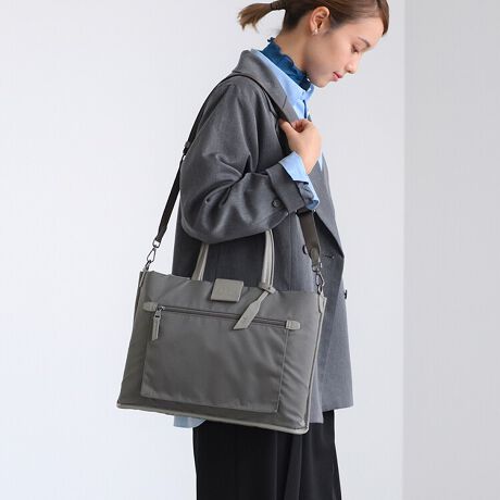 [^:15182]Ȃ̗~I`ɁBTĂȂȂȂuPCobOv̓ołBɂƂāAPCobO͉ỉۑB@\Iȏi͑XǁÃrWlXX^Cɂ肭fUĈ̂͂ȂȂ܂B̂߂̒ʋ΃obOuhW&.Day/Night͂邱̏íÃAȐqAOȂ`ɂ܂B̓YouPCobOƂĂłȂA~j}Ȓʋ΃obOƂĂgpłvƁBVbNȃfUCɎdĂ邱ƂŁAC̒ʋ΃obOƂ͑PC^ԂƂ͂APƂŎgpۂ́uӖŃKWFbgۂȂځvɂ܂BLxȃ|PbgV_[e[vAnh̒⏑ރ|PbgȂǁA@\͂񎊂sBcȂǂ̎Гړ̍ۂɂAdObYI[KiCU[Ƃĕ֗ɂg܂ByTCYzA4t@C14.0C`PC[\BA4t@CTCY:W23.1~31.3cmPCTCYFW33~H24~D2.5cmŌvy@\zECCNbVłdŎgPC⏑ނz[hBEnhnh͎񂰂ƂĎƂx[XɁAMMɂ钷ɐ݌vĂ܂BؚmۂȂAdו̎ɂȂ肷Ȃ悤ɃMMő݂𒲐܂BEV_[e[vtO\ȃV_[e[vtŁA|ɂĂg܂BEI[v|Pbg~1A4t@CTCY̑傫߃|PbgBENbVI[v|Pbg~2}EXȂǂPCӋ@̎[ɍœKȃNbV|PbgBEMe Strap~1pXP[XȂǂ̏tbNŌqĂL[XgbvBobO̒̂cJɎtĂg܂BOEwʃ|PbgA4NAt@C֗ȊO|PbgBނPC𕪂Ď[łĕ֗łBEtgt@Xi[|PbgړɏoꂷACe̎[ɕ֗ȃ|PbgBɂI[v|Pbg2ݒuByfށzrIڂׂĉ̂邫ꂢߑfނ̃iCcCngpByJ[z ǂȃX^COɂ킹₷jAXJ[ɉAsbƃR[fBl[g߂邩ñJ[𑵂܂BJ[ubNA_[NO[Fu[O[O[F[O[点ỉ摜͓W̂̂gpĂAۂ̏iƎdlF኱قȂꍇ܂BĂ郂j^[ɂĂۂ̐FƑقȂꍇ܂B܂A\ȂdlύXꍇ܂̂ł܂B