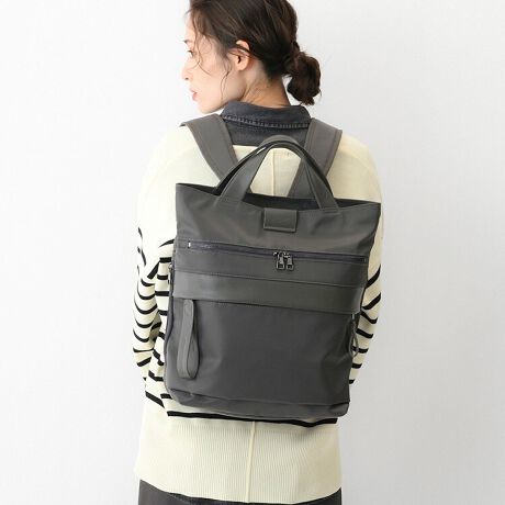 [^:19021]ƂȂ́AʂȒʋ΃obOBJWAʋ΂ɂ҂ȁAl̂ȂꃊbNB@\͗~ǁA肵rWlXobO͎莝̃JWAɎȂ...ȔY݂ɌAȂꂽfUC͂̃ACełBg[gƂĂbNƂĂg2WAYdlŁAI΂ȂƂtHAƊ̂V[ɂΉBiCfނȂiɂ܂Ƃ܂Ay₩ɎĂ̂|CgBՂ̎[Xy[XɉāAm[gPCpX[uȂǓ[Bʋ΂畁ig܂ŁAɊY}`ȃbNłByTCYzA4NAz_[13.3C`PC[\B傫g̗ǂTCYŁAA4t@CPCIɎ^ԕɂ߁BA4NAz_[TCY:W21.7~30.7cmPCTCYFW31~H21~D1cmŌvy@\zȒPȂ̂ɂꂢɐڂłĎgǂAXgXm炸Ȏ[ڎw܂BEPC|Pbg13.3C`PC[\BNbV̐pX[uňSɎ^ׂ܂BEV[X[|Pbg~1ׂȂ̂[łt@Xi[|PbgBɓꂽ̂ăXgXt[łBEI[v|Pbg~2E{gz_[~1HוAĂĎ[ł邱ƂŃJo̒̐ڂȒPɂł֗ȃ|PbgBEMe Strap~1pXP[XȂǂ̏tbNŌqĂL[XgbvBobO̒̂cJɎtĂg܂BOEtgt@Xi[|Pbg~2Eǂ炩łJ\ȃ_ut@Xi[dl̃|Pbg㉺ɔzuB㕔|Pbg͎蒠{Ȃǂ[ł[߂̃TCYB|Pbgɂ̓J[hL[ȂǍׂ̎[ɕ֗ȃI[v|PbgtĂ܂B|Pbĝ͕̎[ɕ֗B`[̑傫߂̈|CgłBETCh|Pbg~1₷TCht@Xi[|PbgBEwʃ|PbgZLeB̍wʃt@Xi[|PbgBEZbgAbv@\wʃ|Pbg̃t@Xi[JƁAX[cP[X̃vhCunhɌŒłxgƂĎg܂BENapping pl.~1X}[gtHȂǕpɂɏoꂷ鏬Ă[Xy[XBEV_[n[lXwƂSnbVfނ̃V_[n[lX̗pByfށzrIڂׂĉ̂邫ꂢڑfނ̃iCcCngpByJ[zVbNɂCgɂ킹ĂAF̐󂢃J[̗pBJWACNȑlR[fɂ͂AWPbg킹jAXR[f̃ANZgɂn}J[OłBJ[SFFCgO[