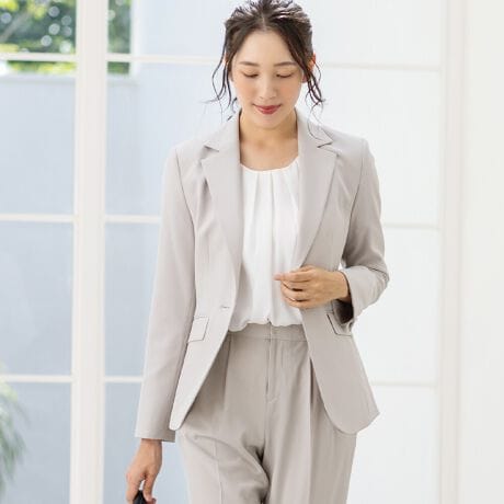   [^:j5011jk]rWlXΉWPbgPiɂĂƒ̐@Ő􂦂EHbVu@\́AXgb`fރWPbgPiłBrWlXX[c̒ԂƂāAÔȂꂢ߃fUCBpcƂ̑QłBWPbg̓x[VbN1{^dl̃e[[hfUCłByz|Cg1FcXgb`fރ|E^iXgb`jaA鐳ȃXgb`fށBXɏcƉɉт̂B肪̂ɏ_炩nŉKȒSnB|Cg2F􂦂EHbVudlƒŊȒPɂł̂ŁAƌvɂ₳RXgptH[}XB|Cg3FfIhgl[WPbgɏLl[tB|Cg4FUVJbg@\CɂȂG߂AOfĂ܂B|Cg5FɂȂɂfނɂȂɂ^ꂵɂfނgpByrWlXΉWPbgPȉڍׁzFWPbgE{^e[[hWPbgE^CvE|PbgtEndlTCYF5E7E9E11E13E15E17E19E21E23TCY`傫TCYi[WTCYjBƂABR̂BJ[FEItx[WEO[WiDFjEACXO[ElCr[iF/ZjEubNi)FEƒ̐@Ő􂦂EHbVudlELRۋ@\fIhgl[tE₷cɐLт2WAYXgb`fށyX[ctH[}XAbh[WzX[ctH[}XAddRouge(Abh[W)́A20E30E40E50̕LN̏ΏۂƂAʋ΃X^C犥Ղ܂łV[̕A񋟂郌fB[Xt@bVVbvłBX[c͂ꂩЉɏo20㏗q̃N[gX[cAOL⓭}}ƂĊ􂷂AT[EAtH[A~ZX̃rWlXX[c܂ŗlXȃfUCpӁBXgb`fނŒSnǋȂǁAql̖ڐł̑ƔȂЏiYsĂ܂BAbh[W̃}U[X[c ( }}X[c ) ́A⑲ƎAw͂AQϓwZsɂE߁B؂₩ȃfUCŁAql̑؂ȋLOƂȂA܎O₨{Qɂg܂BtH[}ȑ̂ŁAIɂΉv܂B񂨑⍐ʎȂǁA}i[ɉKvȃubNtH[}pӁBX[c̒ʔ̂ɓ݂̂ȂqlɂAC悭܂悤Aς`Ē܂B