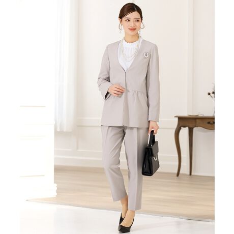 [^:t5352]Zj[ΉpcX[cɂāuVGbgłȂꊴX^CɁvI[V[YΉdl̃WPbgƃpc̃ZbgłBӂƂ肪IȃJ[X^CṽWPbg|CgBpc̓Z^[Ƀ^bNĂAqbvƂ茩Ăe[p[hpc^CvłBtH[}V[͂fC[gɂ܂킹ZbgAbvBXgb`fނȂ̂ŒSn悭AANeBuɓɂE߂łB|Cg1.cɐLт2WayXgb`fރ|E^iXgb`ja鐳ȃXgb`fށBXɏcƉɐLт̂łB肪̂ɏ_炩nŉKȒSnłB|Cg2.ƒŐ􂦂EHbVudlłꂵĂ̂ŁAN[jO̕Sył܂B|Cg3.fIhgl[tRۏLʂ̂Ll[WPbgɕtĂ܂B|Cg4.UVJbg@\CɂȂG߂AOfĂ܂B|Cg5.ɂȂɂfތ^ꂵɂfނgpBoגO܂łɂȂȂ悤ɒ݂邵ĕۊǂAnK[tł͂Ă܂BZj[ΉpcX[c̏ڍׁyWPbgzEJ[XMU[WPbgE^CvEnEcɐLт2wyayXgb`fށE|PbgtBntBypczEe[p[hpcEEGXgSdlBxg[vtBEcɐLт2wyayXgb`fށEƒŐOKi􂦂EHbVudljyTCYzSEMELELLE3LE4LTCY`傫TCYi[WTCYjyJ[zO[WiO[jEJijElCr[iFjEubNijyprzwAƎ⑲͂A܎OE{QȂǃtH[}ȑ߂̃V[ɂ҂BƎQςȂǂ̊wZsA\ȂǁAiƊ߂ʂɁAԂ̂ꂢ߃Zj[X^CƂāB}}ɂꂵItBXɂȂރfUCȂ̂ŁAʋ΃X^CЊ֌W̍sɂg܂B------------------------------yfTCYz------------------------------O[WElCr[Fmodel: T:165/B:79/W:58/H:86 pTCYFMJEubNFmodel: T:170/B:80/W:59/H:86 pTCYFM------------------------------yX[ctH[}XAbh[WzX[ctH[}XAddRouge(Abh[W)́A20E30E40E50̕LN̏ΏۂƂAʋ΃X^C犥Ղ܂łV[̕A񋟂郌fB[Xt@bVVbvłBX[c͂ꂩЉɏo20㏗q̃N[gX[cAOL⓭}}ƂĊ􂷂AT[EAtH[A~ZX̃rWlXX[c܂ŗlXȃfUCpӁBXgb`fނŒSnǋȂǁAql̖ڐł̑ƔȂЏiYsĂ܂BAbh[W̃}U[X[c ( }}X[c ) ́A⑲ƎAw͂AQϓwZsɂE߁B؂₩ȃfUCŁAql̑؂ȋLOƂȂA܎O₨{Qɂg܂BtH[}ȑ̂ŁAIɂΉv܂B񂨑⍐ʎȂǁA}i[ɉKvȃubNtH[}pӁBX[c̒ʔ̂ɓ݂̂ȂqlɂAC悭܂悤Aς`Ē܂B