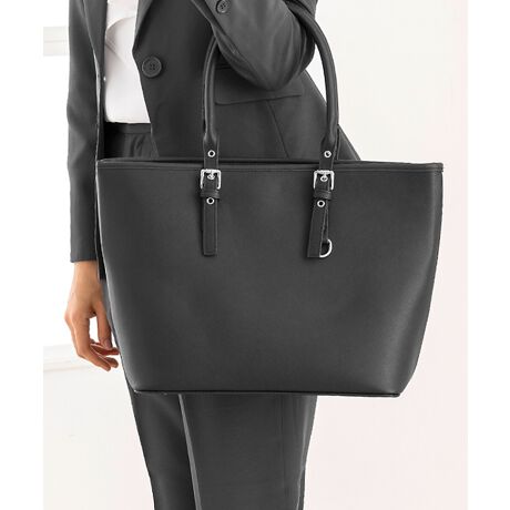 [^:j3020]y@\dg[gobOɂāzVvȂꂽfUCŁAX[cX^CɂRɓޏiȘȂ܂Bɂ̓X}zEE{gȂǂ[ł鑽@\|Pbg4ӏzuBZAA蓹AKvȂ̂ɎoăXgXt[BA4TCYΉŁAނPCX}[gɎ^ׂ܂B|CgEA4t@CTCYΉEt@Xi[tEChȃ}`ŃobÔetEڂȒP @\|PbgE\ʃt@Xi[|PbgE\V_[EDJtfUCTCYF42cmi32cmjcF28cm}`F15cm|PbǧF20cmdF670gJ[EnEubNEAbVEO[prN[gAEȂǂ̃rWlXV[͂A3fUC炨Iт܂̂ŗlXȃV[ɍ킹Ēʊw╁igɂgp܂B󌱁EʐڂȂǂ̃tH[}ȃV[܂ŗlXȃR[fBl[gɍ킹Ăgp܂ByX[ctH[}XAbh[WzX[ctH[}XAddRouge(Abh[W)́A20E30E40E50̕LN̏ΏۂƂAʋ΃X^C犥Ղ܂łV[̕A񋟂郌fB[Xt@bVVbvłBX[c͂ꂩЉɏo20㏗q̃N[gX[cAOL⓭}}ƂĊ􂷂AT[EAtH[A~ZX̃rWlXX[c܂ŗlXȃfUCpӁBXgb`fނŒSnǋȂǁAql̖ڐł̑ƔȂЏiYsĂ܂BAbh[W̃}U[X[c ( }}X[c ) ́A⑲ƎAw͂AQϓwZsɂE߁B؂₩ȃfUCŁAql̑؂ȋLOƂȂA܎O₨{Qɂg܂BtH[}ȑ̂ŁAIɂΉv܂B񂨑⍐ʎȂǁA}i[ɉKvȃubNtH[}pӁBX[c̒ʔ̂ɓ݂̂ȂqlɂAC悭܂悤Aς`Ē܂B