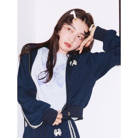 [^ԁFSHCT252105]<b>tF~jȃX|[cX^Cy߂p[J<^b><b>yDesign^Stylingz<^b>XgCv̕҂ݕꂽ̃Jbg\[gpAwV[Ȉۂ̃t[htp[JłBZ߂̏䊴ƁAɔz[X̃Ce[vŃtF~jȃX|[cX^CoBɂSNIDEL HOMẼCjVShJY܂BF̓AC{[ƃsNAlCr[̑S3FpӁBV[ỸOpc(SHCP252104)킹AɓWJuMoisproṽV[gTVc(SHCT252019)ɉHDR[fBl[g߂łByz₠ynzȂyLkz₠yňz┖聦Ɩ̊֌WɂAۂFČꍇ܂B܂p\REX}[gtHȂǂ̊ɂA኱iƉ摜̃J[قȂꍇ܂B\߂Bi̐F́AiPi摜QƉB i摜̓Tv̂߁AFTCY̎dlɕύXꍇ܂̂ŁA\߂B