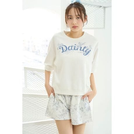 [^ԁFSHCO252023]<b>t[ȃXEFbgZbgAbv<^b><b>yDesign^Stylingz<^b>_炩G̗ёfނgpAvI[o[ƃV[gpc̃ZbgAbvłBuDaintyvƂ́uȁAiȁvƂӖBJWAȑfނȂA㉺ɃSƓF̃t[U΂߂ĕîꊴoĂ܂BF̓x[WƃsNACgu[̑S3FpӁBMtgɂ߂̃ZbgACełByzȂynzȂyLkz₠yňzʁƖ̊֌WɂAۂFČꍇ܂B܂p\REX}[gtHȂǂ̊ɂA኱iƉ摜̃J[قȂꍇ܂B\߂Bi̐F́AiPi摜QƉB i摜̓Tv̂߁AFTCY̎dlɕύXꍇ܂̂ŁA\߂B<br^>ypcz:36cm EGXg:68cm qbv:111cm ҏ:28cm ҉:8cm 킽蕝:34cm :33.5cm