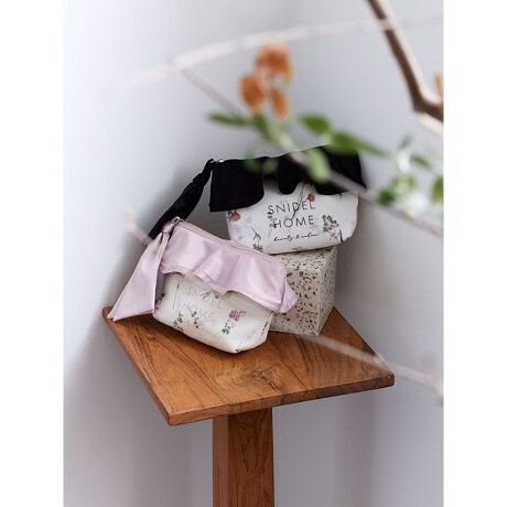 [^ԁFSHGG256082]<b>Dȃ}`t[̃I[KjbNLoX|[`<^b><b>yDesign^Stylingz<^b>GȂ߂炩ȃ{ƃt_ɂAI[KjbNRbg̃LoX|[`ȀH}eBbNȃ}`t[VoBJWAȃLoXfނłȂAîtF~jȑ݊Ɏdグ܂BɎ܂₷߃TCYŁAbvTj^CU[Ȃǂ̎^тɏdBʂɂ̓|PbgeBbVP[XtŁACÑ|[`ƂĂ֗łBF̓N[Ȉۂ̃ubNƏ_炩ȃsNpӂ܂B؂ȕւ̃v`EMtgɂ߁B̃̕g[gobO(SHGB256080)(SHGB256081)ƃR[fBl[gĂy݂܂BƖ̊֌WɂAۂFČꍇ܂B܂p\REX}[gtHȂǂ̊ɂA኱iƉ摜̃J[قȂꍇ܂B\߂Bi̐F́AiPi摜QƉB i摜̓Tv̂߁AFTCY̎dlɕύXꍇ܂̂ŁA\߂B