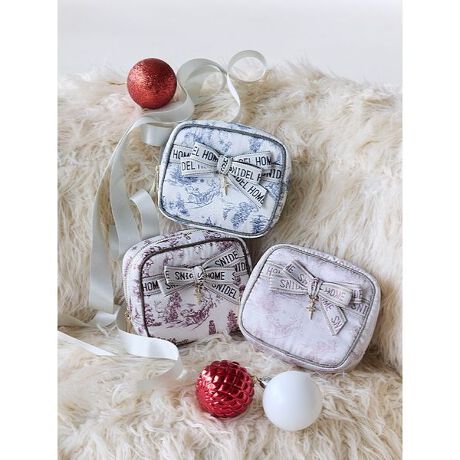 [^ԁFSHGG255230]<b>zf[̓ʂȃgEhEWC{|[`<^b><b>yDesign^Stylingz<^b>\ɏT^N[XgiJCȂǁAzf[V[Yɂ҂ȃgEhEWCvg̃|[`łBS̃{e[vłƃbsO悤ȃXNGA^BpCsOŃntA{̒ɂ̓S[h̃`[炢܂B|Pbgt̃RƂg₷`ŁÃRX|[`Aɏd󂵂܂BF̓o[KfBƃsNAlCr[3FWJBV[ỸwAs(SHGG255228)nh^I(SHGG255229)Ȃǂgݍ킹āAMtgɂ߂łBƖ̊֌WɂAۂFČꍇ܂B܂p\REX}[gtHȂǂ̊ɂA኱iƉ摜̃J[قȂꍇ܂B\߂Bi̐F́AiPi摜QƉB i摜̓Tv̂߁AFTCY̎dlɕύXꍇ܂̂ŁA\߂B