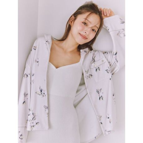 [^ԁFSHCT255099]<b>ySnŉut[X̃t[J݃Vc<^b><b>yDesign^Stylingz<^b>_炩ȉԕvgۓIȁAׂut[Xfނ̃[EFAV[YłBt[XȂł͂̌y₩ȒSnɕ܂J݃VcB됞𒷂ƂtÃVGbgŁApcɍ킹ăuEWOAs[X̏ォHDۂp̂߂łB݌⑳A|Pbgɂ͐nƓF̃pCsO܂BF̓Cgx[WACgsNACgu[3FWJBV[ỸOpc(SHCP255100)ƃR[fBl[gĂy݂܂ByzȂynzȂyLkzȂyňzʁƖ̊֌WɂAۂFČꍇ܂B܂p\REX}[gtHȂǂ̊ɂA኱iƉ摜̃J[قȂꍇ܂B\߂Bi̐F́AiPi摜QƉB i摜̓Tv̂߁AFTCY̎dlɕύXꍇ܂̂ŁA\߂B