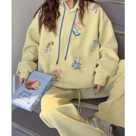 [^:bzh4352a]VvłȂAL߂̃VGbgőԂ̎hJIŒSnQAlXȃR[fBl[gɍ킹₷AJWAX^Cɂ҂łBJ[oG[VLxŁAǂȋCɂ킹܂B_炩AʋCɗDꂽRbgƑϋv̍|GXe~bNXꂽnŁAKȒSnBfj⃊bNXpcƍ킹āAVvłȂbNXX^Cy߂܂BXj[J[tbgV[YŌy₩ɎdグA܂G߂ɂ́AWPbgAE^[HDăX^CbVɉ߂Ƃł܂BYɂāATCYdlقȂꍇ܂B