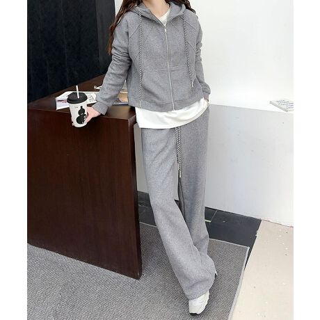 [^:fzl28056a]VvłȂX^CbVȃt[htZbgAbvB㉺ZbgŒ邱ƂŁAȒPɂȃJWAX^C܂B_炩AG̗ǂ[ƃ\ifށAiC邱Ƃőϋv܂BJWATVcX|[cgbvXƍ킹āAbNXX^CɁBXj[J[VvȃV[Y킹ƁAɌy₩ȈۂɁBYɂāATCYdlقȂꍇ܂B