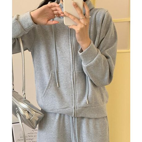 [^:hjf25c011a]VvłȂX^CbVȃh[XgOfUC̃JWAgbvXBƂVGbgŃbNX̂钅SnB肰ȂfUCgɂ҂ŁAlXȃR[fBl[gɍ킹₷ACełB_炩AʋC̗ǂRbgfނƊ炩ȃ|GXenKȒSnBfjJWAȃXJ[gƍ킹āAbNXJWAX^CɁBXj[J[VvȃV[Y킹邱ƂŁAy₩ŃANeBuȈۂɂȂ܂BG߂ɂ́AJ[fBKWPbgHD邱ƂŁAgmۂɎdグ邱Ƃł܂BYɂāATCYdlقȂꍇ܂B