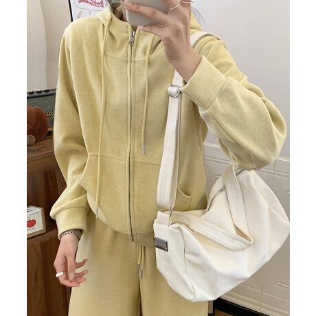 [^:hjf25c011a]VvłȂX^CbVȃh[XgOfUC̃JWAgbvXBƂVGbgŃbNX̂钅SnB肰ȂfUCgɂ҂ŁAlXȃR[fBl[gɍ킹₷ACełB_炩AʋC̗ǂRbgfނƊ炩ȃ|GXenKȒSnBfjJWAȃXJ[gƍ킹āAbNXJWAX^CɁBXj[J[VvȃV[Y킹邱ƂŁAy₩ŃANeBuȈۂɂȂ܂BG߂ɂ́AJ[fBKWPbgHD邱ƂŁAgmۂɎdグ邱Ƃł܂BYɂāATCYdlقȂꍇ܂B