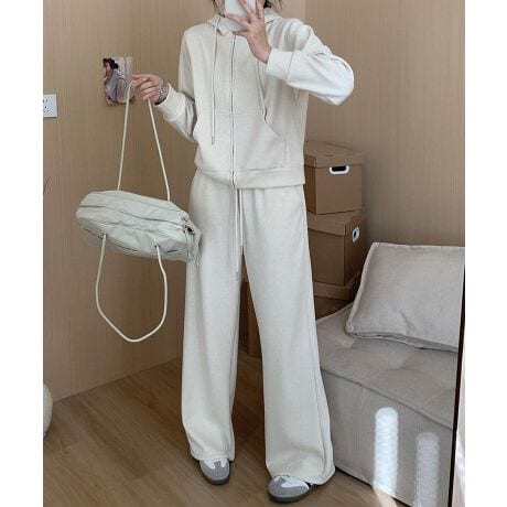 [^:hjf25ck002a]h[XgOEGXgfUC̃JWApcBVvłȂAbNX̂郏ChVGbgłBƂSnŁAgɂ҂̃ACełBJ[oG[VLxłǂȃgbvXƂQłB_炩AʋCǂRbgfނƊ炩ȃ|GXenAKȒSnBVvTVc^Ngbvƍ킹āAJWAŃbNXX^CɁBXj[J[T_킹ƁAy₩ȈۂɎdグ邱Ƃł܂BG߂ɂ́AWPbgt[fBHD邱ƂŁAgۂȂX^CbVɉ߂܂BYɂāATCYdlقȂꍇ܂B