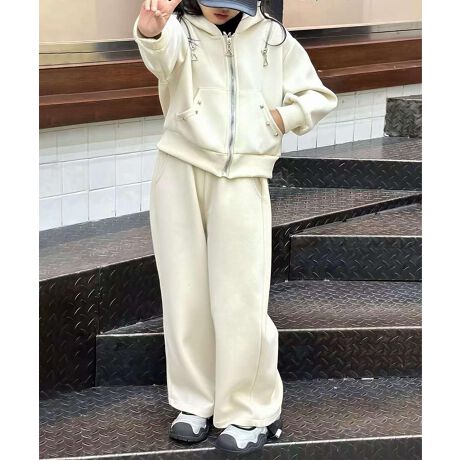 [^:mojeq24253a]ghfUCڂAt[htJWAZbgAbvBgɂȂoɂœKȃACełBgĥVvX|[eBȃfUCB̃Wbv|Pbg̃X^bỸWPbgƂ⃏Ch̃Xg[gpc̃ZbgAbvB_炩AG肪ǂ̂ŁAKȒSnByʂœ₷AANeBuȎqǂɂ҂BXj[J[Lbvƍ킹ăANeBuȃX^Cyނ̂߂łB܂ACi[ɃSTVc킹邱ƂŁAJWAȕ͋CɁBYɂāATCYdlقȂꍇ܂B