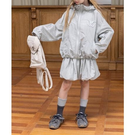 [^:moxaqc006a]hJIȃAE^[ƃXJ[g̃ZbgBy₩ȑfނgpĂAʂɂAyʂŉSnQBAE^[̓t[ht̃fUCŁAɂ҂BEGXgɃMU[{XJ[g炵Ă܂BAE^[͓₷AɗVԎqǂɍœKBXJ[g͉Ɠ₷˔AVvȃfUCȂ؂₩UPBZbgAbvƂĒ邱ƂłR[fBl[g̊BVтOoɂ҂̃ACeŁAT_Xj[J[ƍ킹āACŉ炵R[fBl[g܂BYɂāATCYdlقȂꍇ܂B