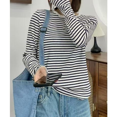 [^:xai3773a]NVbNȃ{[_[̃JWATVcBVvłȂAׂȃ{[_[ANZgƂȂAX^CbVȈۂ^܂BbNX̂VGbgŒSnQłB_炩ALk̂fނŁASnǂAʋCɂDAԒĂKłBJWAȃfj`mpƍ킹āAbNXX^C̊BXj[J[⃍[t@[ŌyɎdグAVvłȂxUPBɂ́AWPbgJ[fBKƍ킹ĂfGłBYɂāATCYdlقȂꍇ܂B