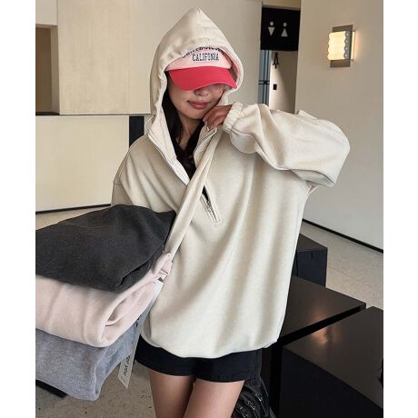 [^:yya77005a]obOt̑傫ȃt[h̃n[tWbvp[J[BOJWbp[ƃEGXg̒߉\ȃfUCIBJWAłAX|[eB[Ȉۂ邱ƂłAgɂ҂łBƂnŉ݂AG肪ɗǂłBꖇłꂩKɉ߂܂BfjV[gpcXJ[gA邢̓MXƑgݍ킹āAJWAŊIȃX^Cy߂܂B܂AVvɃfj`mpƂQłYɂāATCYdlقȂꍇ܂B