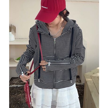 [^:yya9147a]CpNĝ{[_[ƃfUCWbvfBe[˔AXłڂ̓IɁBbNXSnŃfUCɂDꂽACełBX|[cƃt@bVZfUCŁA@\Ɣ˔Ă܂BIꂽȑfނgpA_炩ɗDA悢e͐ŁAKȒSnBtHɂ҂ȌyƒʋCAgȋG߂ɍœKłBnCEGXg̃fjtBbĝWK[pcƂ̑gݍ킹ăVvǃt@bViuȃX^CBX|[cV[YJWAV[Y킹āAXłX|[eB[ŃX^CbVȕ͋Cグ܂BYɂāATCYdlقȂꍇ܂B