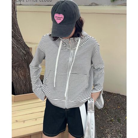 [^:yya9147a]CpNĝ{[_[ƃfUCWbvfBe[˔AXłڂ̓IɁBbNXSnŃfUCɂDꂽACełBX|[cƃt@bVZfUCŁA@\Ɣ˔Ă܂BIꂽȑfނgpA_炩ɗDA悢e͐ŁAKȒSnBtHɂ҂ȌyƒʋCAgȋG߂ɍœKłBnCEGXg̃fjtBbĝWK[pcƂ̑gݍ킹ăVvǃt@bViuȃX^CBX|[cV[YJWAV[Y킹āAXłX|[eB[ŃX^CbVȕ͋Cグ܂BYɂāATCYdlقȂꍇ܂B