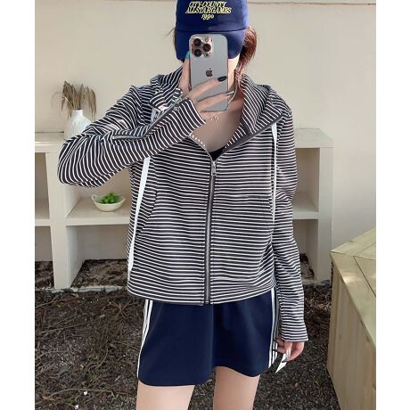 [^:yya9147a]CpNĝ{[_[ƃfUCWbvfBe[˔AXłڂ̓IɁBbNXSnŃfUCɂDꂽACełBX|[cƃt@bVZfUCŁA@\Ɣ˔Ă܂BIꂽȑfނgpA_炩ɗDA悢e͐ŁAKȒSnBtHɂ҂ȌyƒʋCAgȋG߂ɍœKłBnCEGXg̃fjtBbĝWK[pcƂ̑gݍ킹ăVvǃt@bViuȃX^CBX|[cV[YJWAV[Y킹āAXłX|[eB[ŃX^CbVȕ͋Cグ܂BYɂāATCYdlقȂꍇ܂B