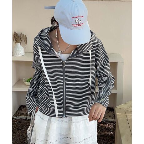 [^:yya9147a]CpNĝ{[_[ƃfUCWbvfBe[˔AXłڂ̓IɁBbNXSnŃfUCɂDꂽACełBX|[cƃt@bVZfUCŁA@\Ɣ˔Ă܂BIꂽȑfނgpA_炩ɗDA悢e͐ŁAKȒSnBtHɂ҂ȌyƒʋCAgȋG߂ɍœKłBnCEGXg̃fjtBbĝWK[pcƂ̑gݍ킹ăVvǃt@bViuȃX^CBX|[cV[YJWAV[Y킹āAXłX|[eB[ŃX^CbVȕ͋Cグ܂BYɂāATCYdlقȂꍇ܂B