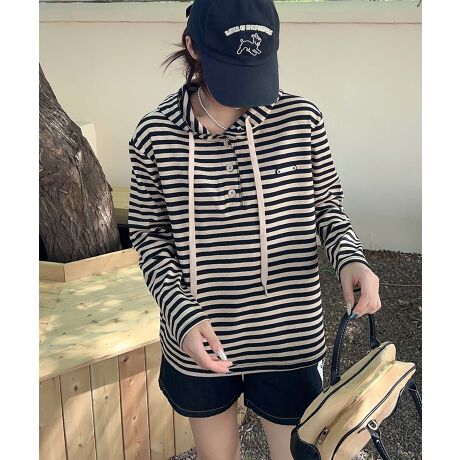 [^:yya9153a]VvłȂڂ{[_[fUCIȃ{^tp[J[BʂȃJ[̃{[_[ő̃ACeƂ킹₷AAEghAgɂ҂B_炩GƒʋC̗ǂBLk̂鐶n͓₷AgłKɉ߂܂ByʂłȂKxȒgŏtHɏd󂷂ACełBfjV[gpcƍ킹āAbNXR[fBl[gy߂܂BX|[cX^CӎāAXj[J[LbvƑgݍ킹ƁAANeBułȈۂɁBYɂāATCYdlقȂꍇ܂B