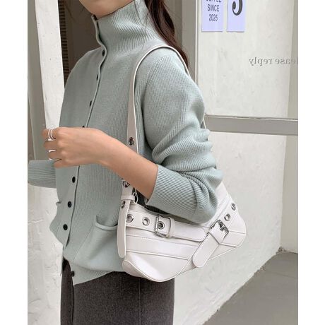 [^:aji1752a] VvłȂX^CbVȃfUC͓IȃV_[obOBfC[Ɏg₷TCYƁALxȃJ[WJŃR[fBl[gĂACełBxĝ悤ȃfUCŁA_ȈۂobOBgɂ҂ŁAKvȃACeRpNgɎ[ł܂BobO̊Jɂ͋{Ă܂B\nɂPUU[gpĂAƂłȂyʂŎ₷̂łBn̓|GXefނgpĂA͊炩Ŏ[ɂȂĂ܂BϋvAԎgpĂ^ꂵɂ̂͂łBubN̓VvŃVbNAbh͉؂₩AuE͗l͋̕CAO[͍T߂ŃX^CbVAzCg͐Ƒu₩܂BJWAȃX^CɂAItBXɂ҂ȃobOłBW[YTVcƂ̃VvȃR[fBl[gɉ邱ƂŁAwX^CbVɌ邱Ƃł܂BhbV[ȕɂ}b`AGKgȕ͋CUPB@F PUU[̕\ʂ͉ꂪt₷߁AIɏ_炩zŐ@邱Ƃ߂܂BꂪЂǂȂOɁA@Aʂ̗ǂꏊŉAĂBⒼ˓AC̏ȂꏊŕۊǂƗǂł傤B