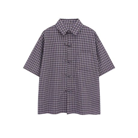 [^:magc8083a]`IȃfUCƃ_ȃX^CZ`Ci{^`FbNVcBtgɎ{ꂽ`Ci{^ANZgɂȂAIłȂ痎͋CɁB悭Ƃ̂VGbgŁAbNX̂钅Ȃ\BChpcfjƍ킹邾ŁAĝR[fBl[gBJWAghX^C܂ŕLΉAtĂ̌y₩ȒȂɍœKȈꖇBVvȂIȃfUC̃VcłȂꂽX^CyBYɂāATCYdlقȂꍇ܂B