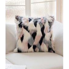 アイモハ(aimoha)のふわふわファーのクッションカバー