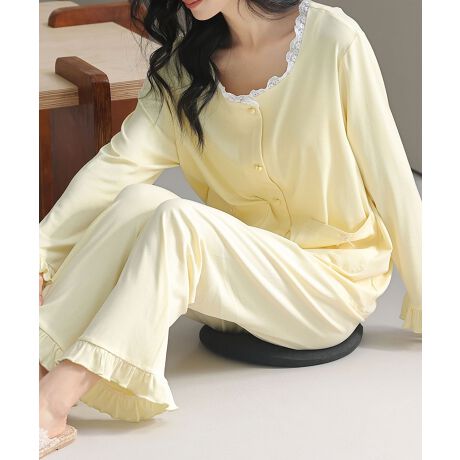 [^:mocbf36045a]_炩ȔG̑fނgpAL~\[EOpcEJ[fBK3_ZbgBL~\[ɂ͎O\ȃ\tgJbvtĂāAułSĒpł܂BlbNCɂ͑@ׂȃ[X炢AtF~jȈۂɁBpc̓EGXgSŃbNXQAHDJ[fBK͗[΍₿ƂOoɂd󂵂܂B[EFAƂĂ͂AsĥpW}ƂĂBƉK˔ꒅłB