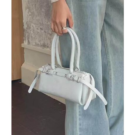 [^:yjbla7558a]VvŃGKgȃfUC͓IPUV_[obOB񂰂ƂĂAt̒XgbvgăV_[ƂĂg2WAYdlBRpNgȂ\Ȏ[͂AgɍœKȃTCYłBobO̒25cmA11cmA12cm̐▭ȃTCY݌vŁAyʂŎ^т֗BYɂāATCYdlقȂꍇ܂B