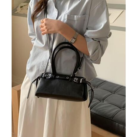 [^:yjbla7558a]VvŃGKgȃfUC͓IPUV_[obOB񂰂ƂĂAt̒XgbvgăV_[ƂĂg2WAYdlBRpNgȂ\Ȏ[͂AgɍœKȃTCYłBobO̒25cmA11cmA12cm̐▭ȃTCY݌vŁAyʂŎ^т֗BYɂāATCYdlقȂꍇ܂B