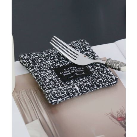 [^:momzy240408a]㎿ȃcC[hfނŎdĂAӂƂlpR[X^[Bx[WAubNAzCg3FWJŁAǂȃCeAɂ₳n݂܂BuɂƂVvƂp^OANZgɁBJbv⏬̉ɕ~ŁAe[uCɂȋԂɁBYɂāATCYdlقȂꍇ܂B