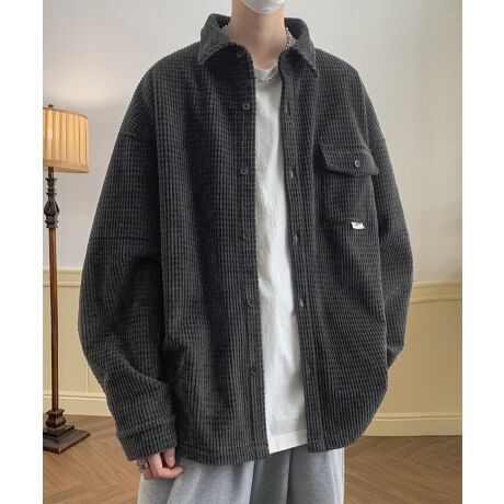 [^:idyya2004a]VvȂ݊̂A肵VGbg̉ʂ̐nۓIȃVcWPbgB_炩ȃR[fCfނgpA݂ƃbNX˔ꒅB|PbgANZgɁAtɉHD邾Ŕ̂lJWAȃACeBVcƂĂ͂AAE^[ƂăTXEFbg̏ォHDX^C߁Bfj⃏Chpcƍ킹Ώ{ȃXg[gAXbNXɍ킹ΑlۂۂɁBM 71.5 g61 57 ŏ52L 73.5 g63 59 ŏ53XL 75.5 g65 61 ŏ54YɂāATCYdlقȂꍇ܂B